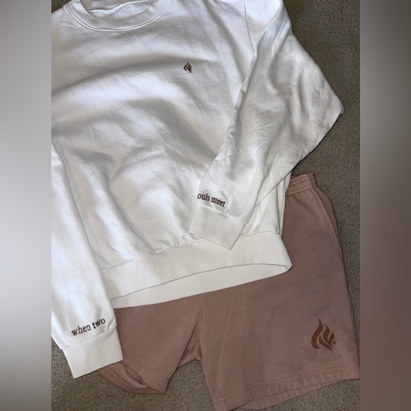 Twinflames Two Souls Crewneck and Sweatshorts - Picture 3 of 6